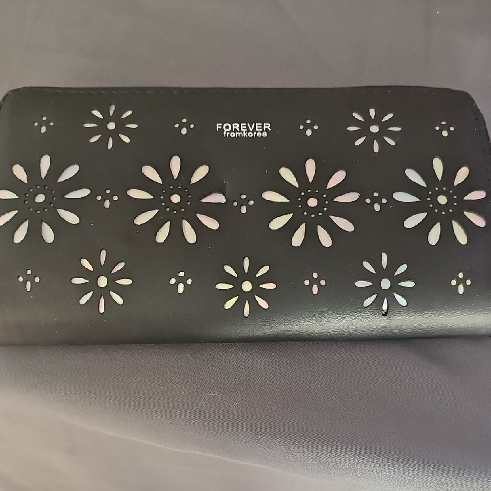Forever NWT Black Floral Women's Wallet